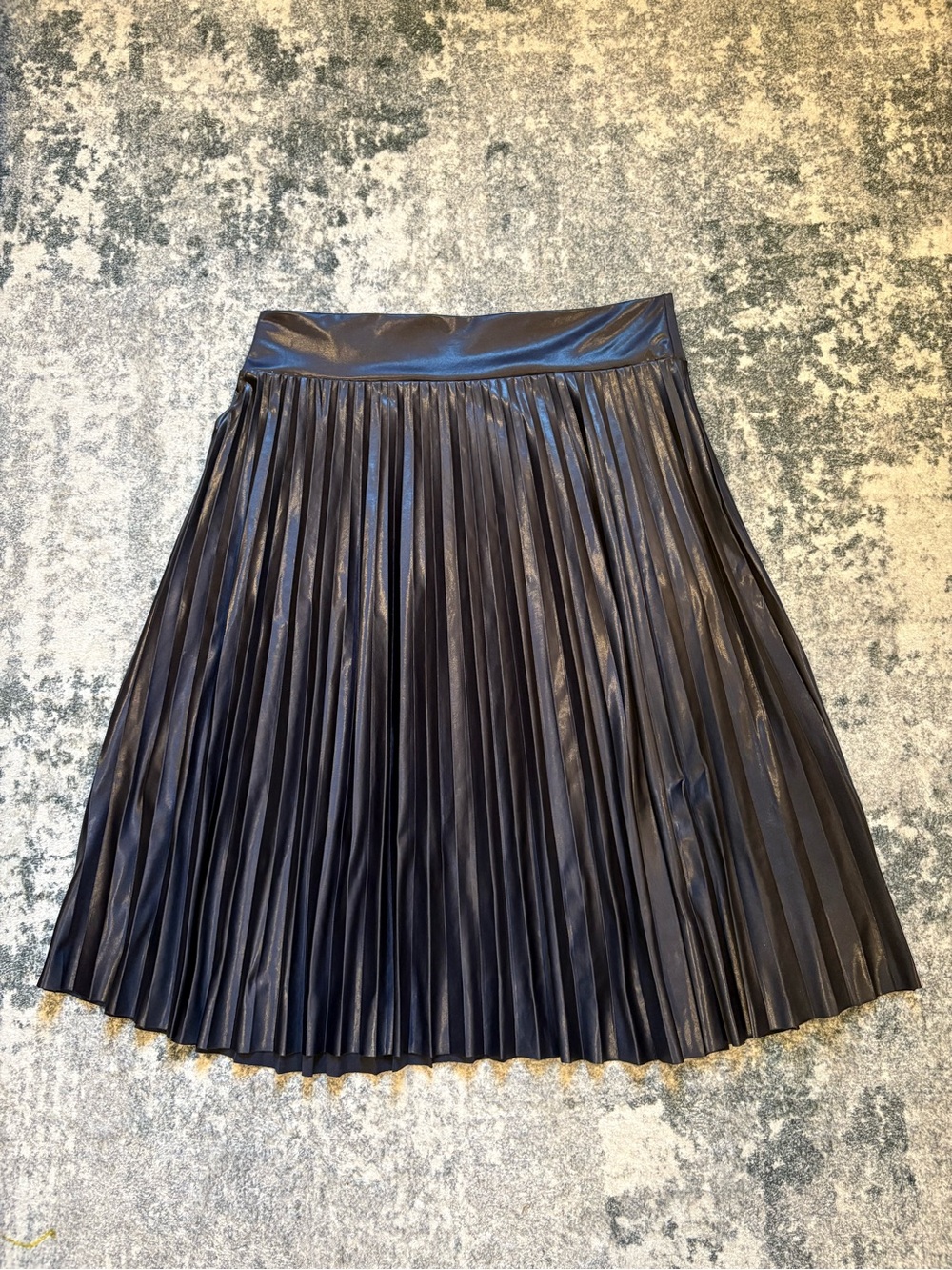 Pleated Faux Leather Midi Skirt - Dark blue